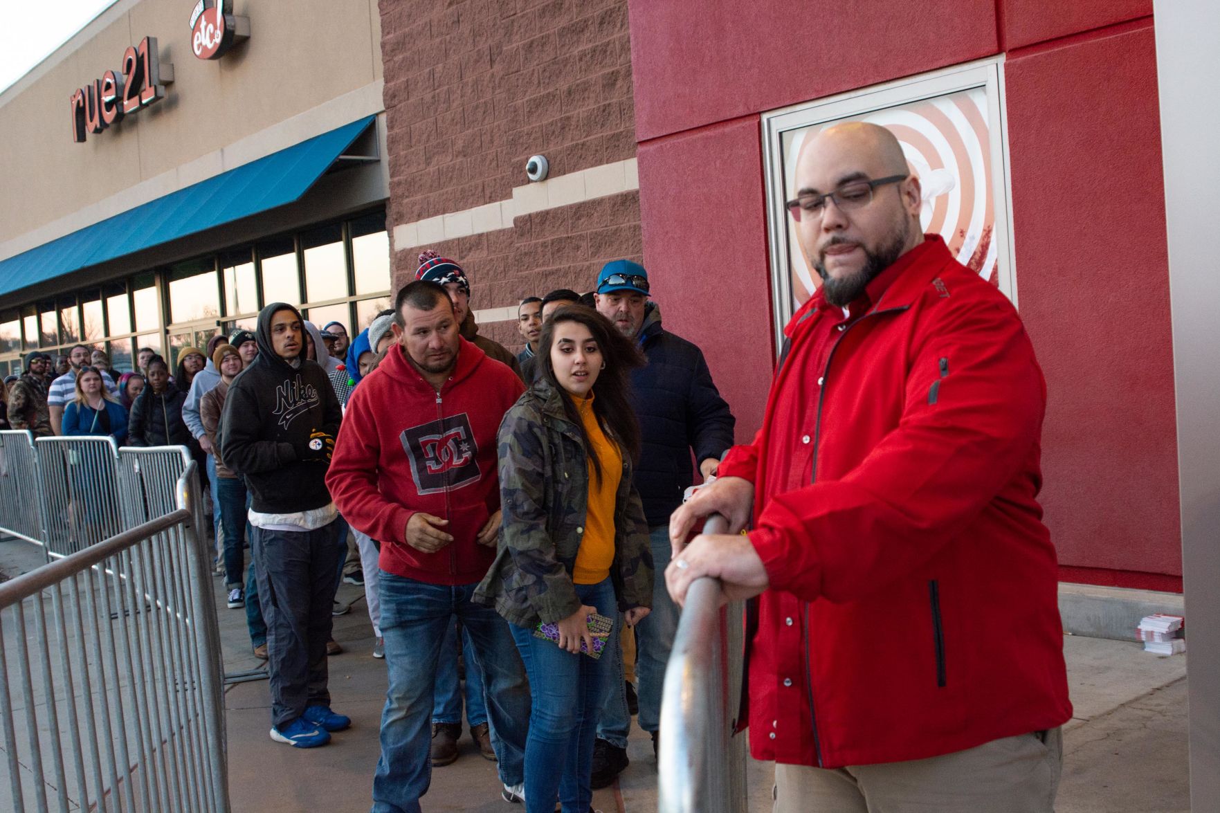 DRB 112318 SHOPPING 05.jpg